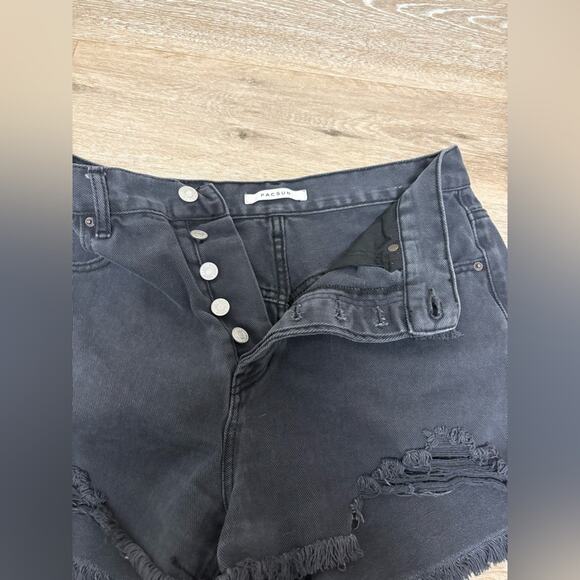 PacSun Woman's Black Washed Casual y2k Distressed Denim Shorts Size 29 - Picture 4 of 5
